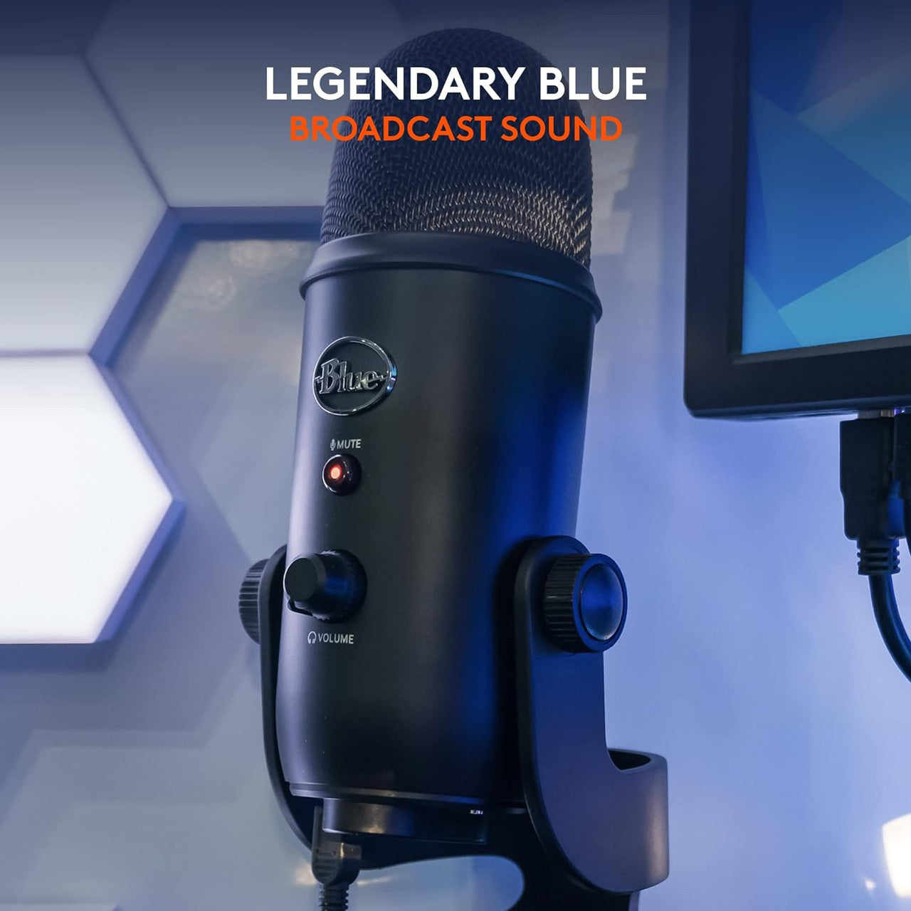 Blue Microphones Yeti USB microphone blackout (for recording and streaming on PC and Mac, Three condenser capsules, four polar patterns, headphone output and volume control Plug and Play)