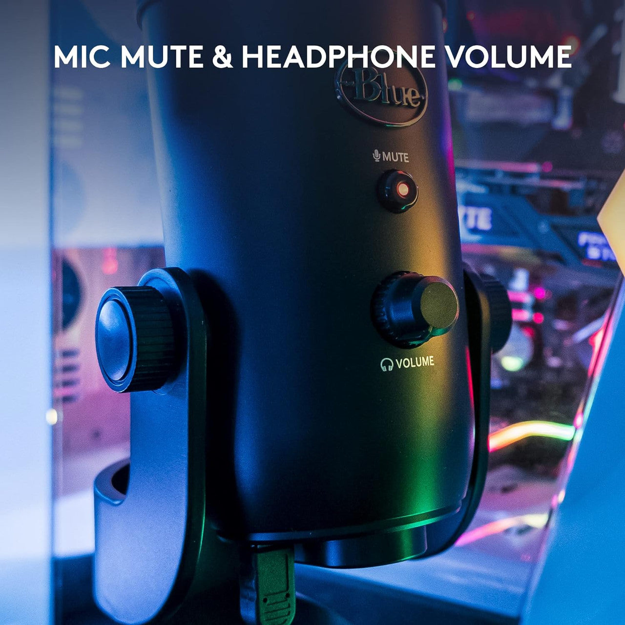 Blue Microphones Yeti USB microphone blackout (for recording and streaming on PC and Mac, Three condenser capsules, four polar patterns, headphone output and volume control Plug and Play)